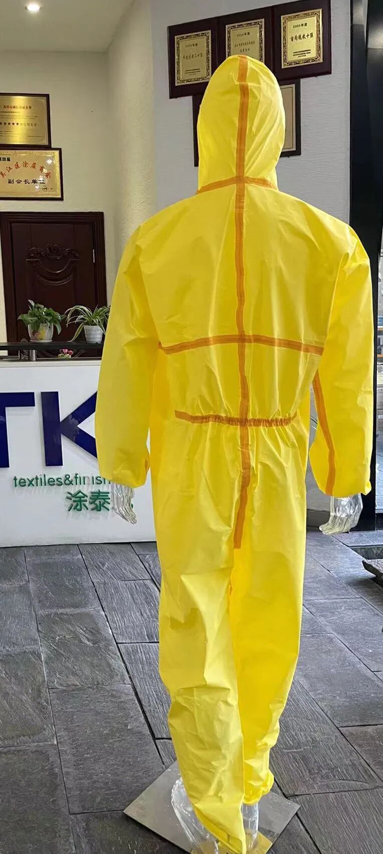 披黄甲,抗病毒 | 防控就是责任,TTK®黄色系抗病毒防化服应运而生!