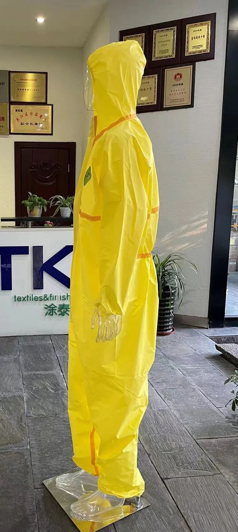 披黄甲,抗病毒 | 防控就是责任,TTK®黄色系抗病毒防化服应运而生!