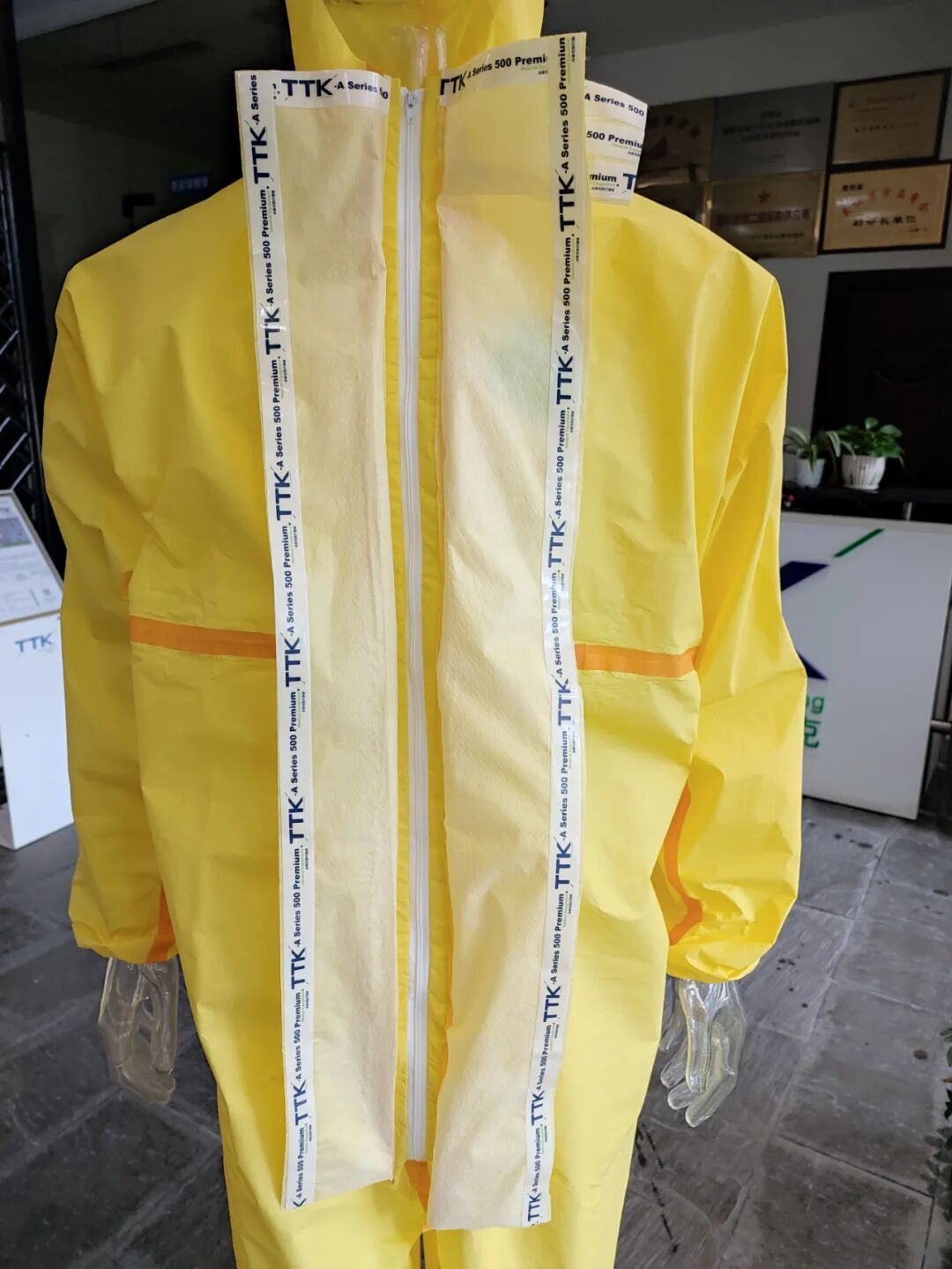披黄甲,抗病毒 | 防控就是责任,TTK®黄色系抗病毒防化服应运而生!