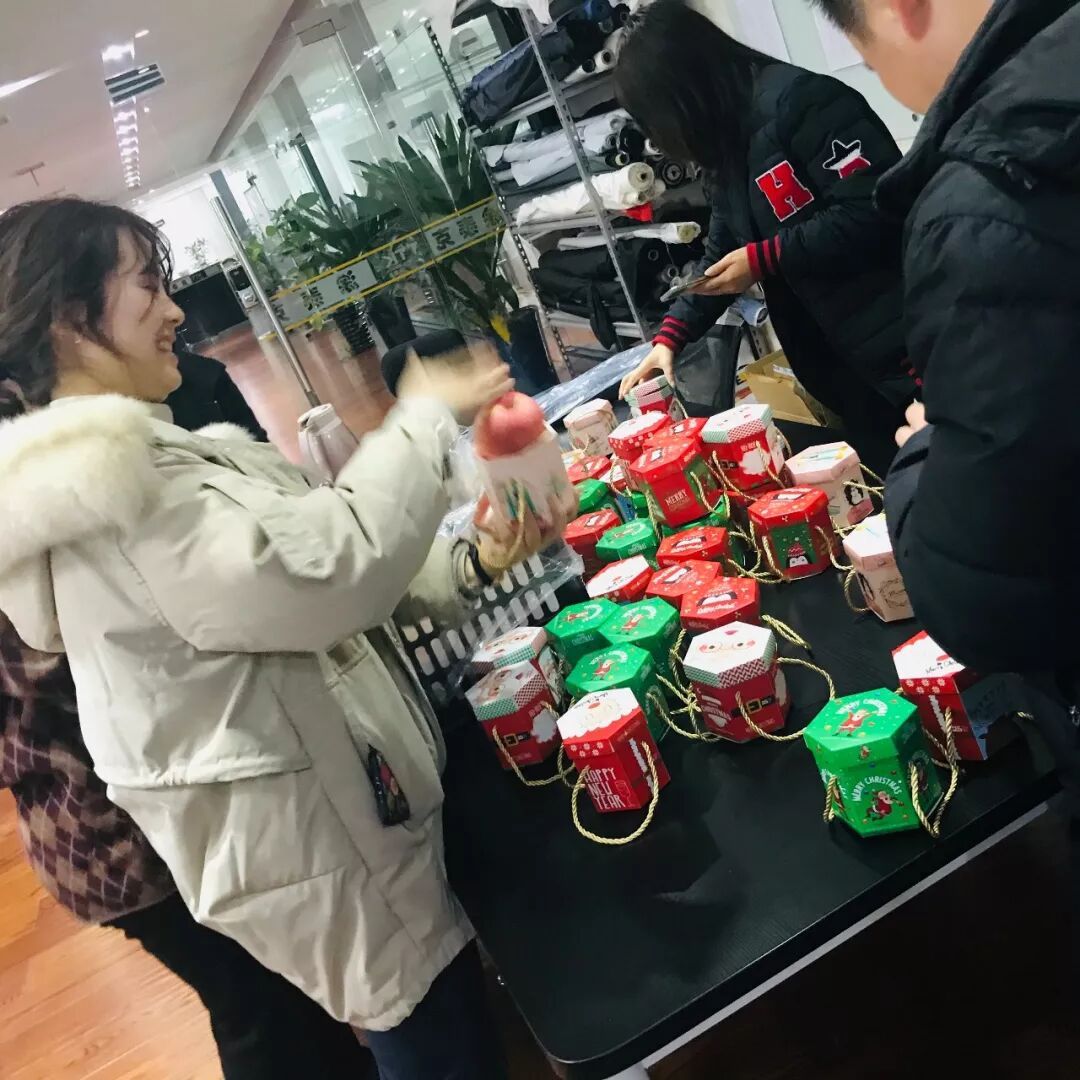 圣诞快乐!请查收这份来自TTK®涂泰克的节日祝福: