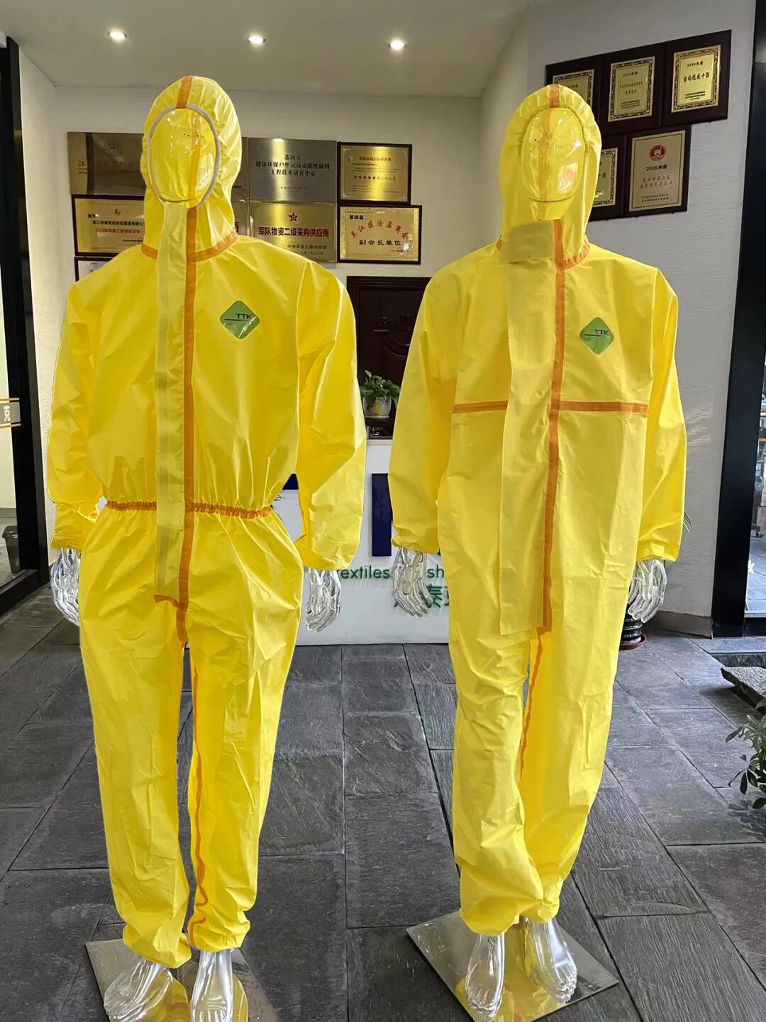 披黄甲,抗病毒 | 防控就是责任,TTK®黄色系抗病毒防化服应运而生!