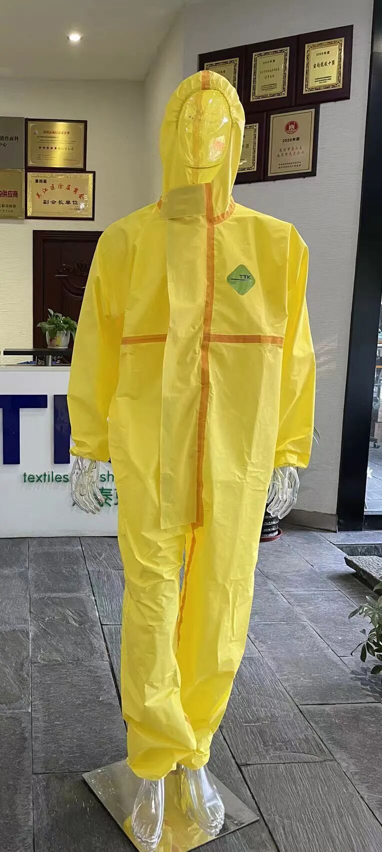 披黄甲,抗病毒 | 防控就是责任,TTK®黄色系抗病毒防化服应运而生!