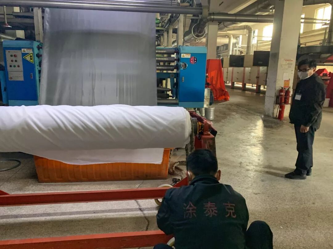 支援前线!TTK涂泰克加急生产捐赠抗菌防护服面料,共克时艰、战“疫”到底!