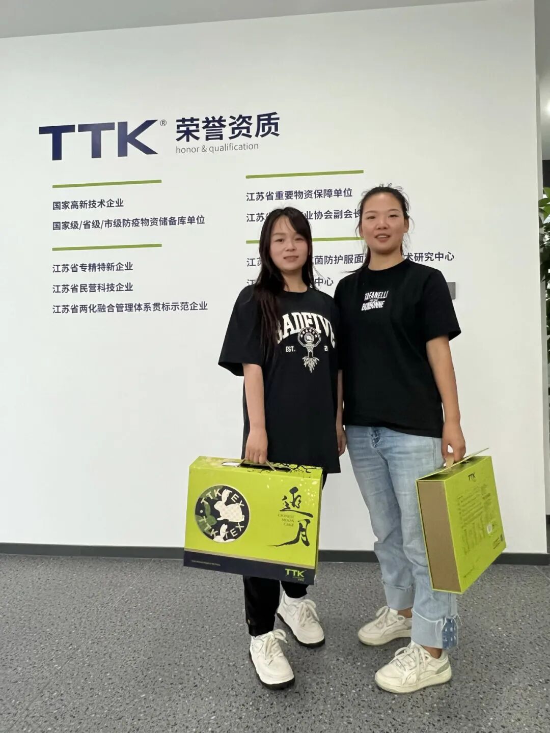TTK涂泰克®中秋祝福丨月饼送圆满，情意满中秋